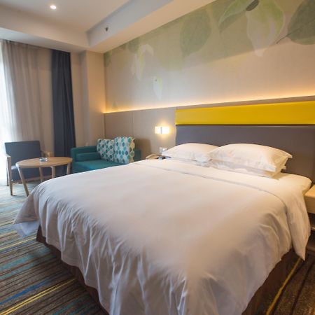 Holiday Inn Express Emei Mountain By Ihg Emeishan Exterior photo